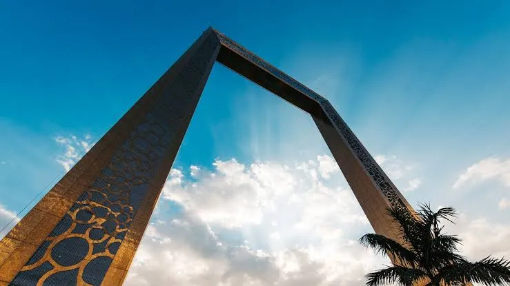 نمایی از دبی فریم یا برج قاب دبی از پایین